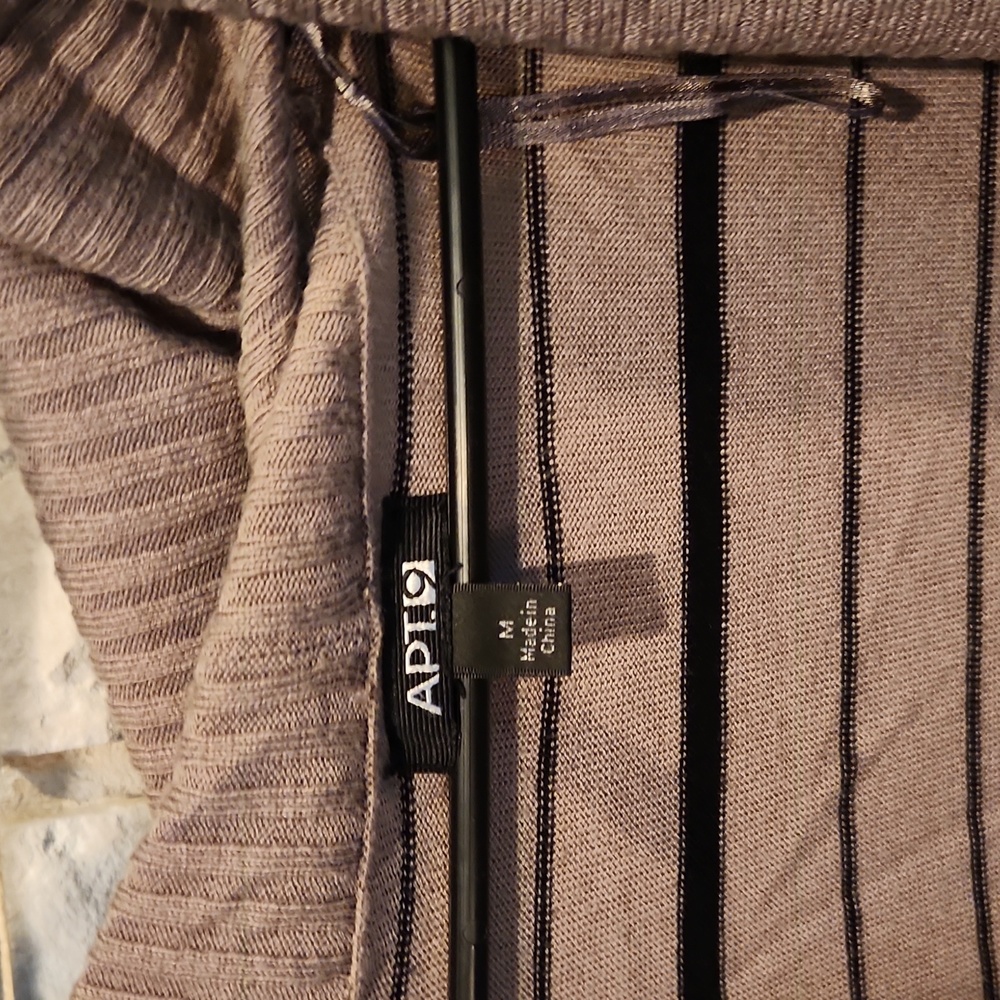 Cardigan - Picture 3 of 4